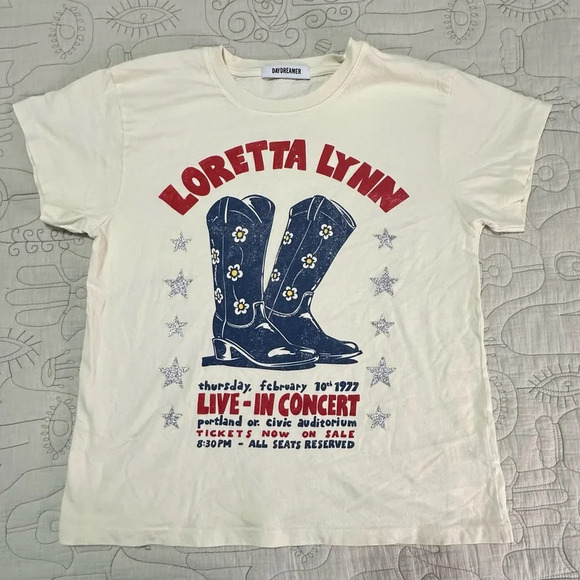 NWOT Daydreamer Loretta Lynn in Concert Tour Tee Size S w/small smudge - Picture 3 of 9
